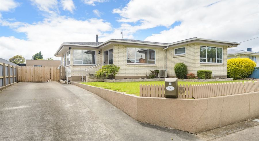  at 5 Tararua Terrace, Cloverlea, Palmerston North