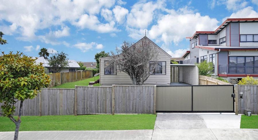  at 18 Greenstone Place, Clover Park, Auckland