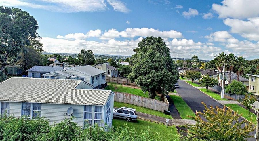  at 18 Torino Street, Point England, Auckland