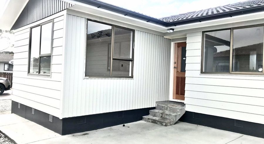  at 9 Treviso Place, Clover Park, Auckland