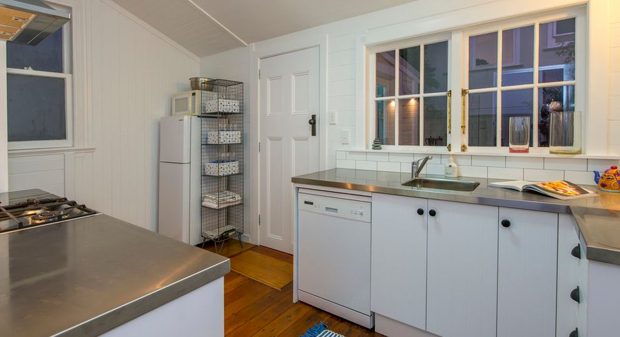  at 3 Aorangi Terrace, Thorndon, Wellington