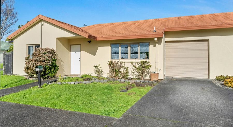  at 2 Lockington Avenue, Henderson, Waitakere City, Auckland