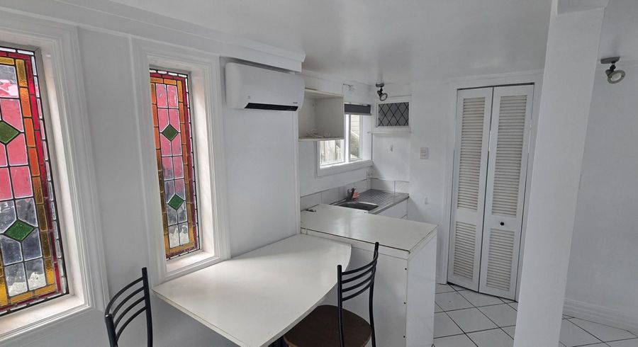  at 15 Nairn Street (lower flat), Mount Cook, Wellington, Wellington