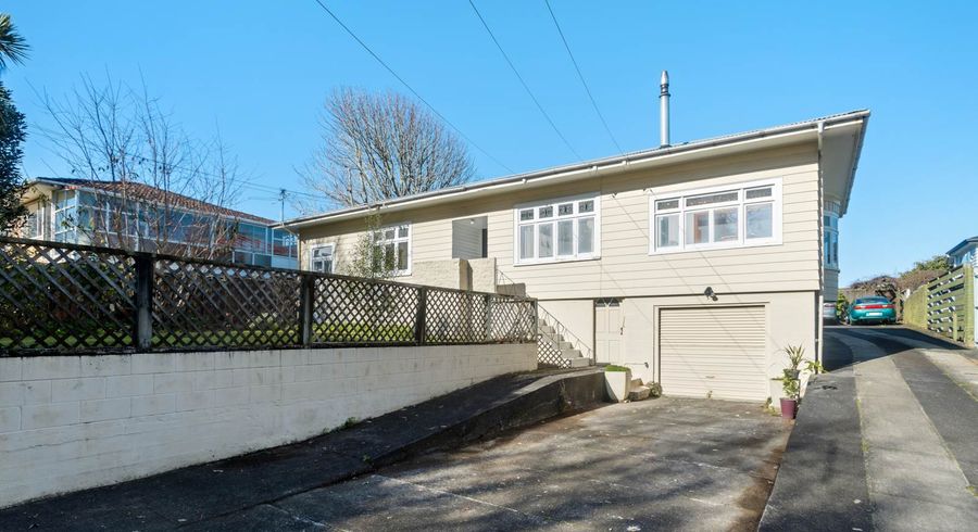  at 2 Oak Street, Royal Oak, Auckland