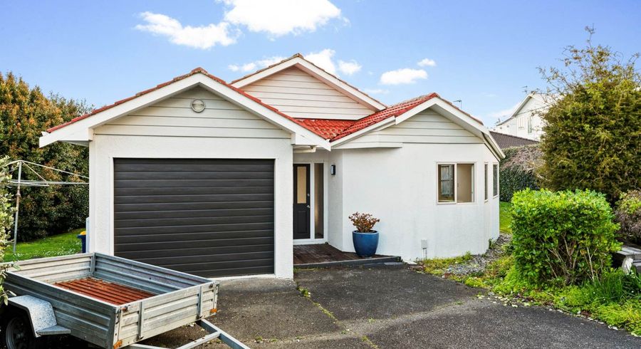  at 2/2 East Coast Road, Milford, North Shore City, Auckland
