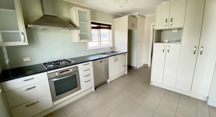  at 27 Sylvan Crescent, Te Atatu South, Waitakere City, Auckland