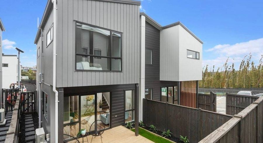  at 95E Woodglen Road, Glen Eden, Waitakere City, Auckland