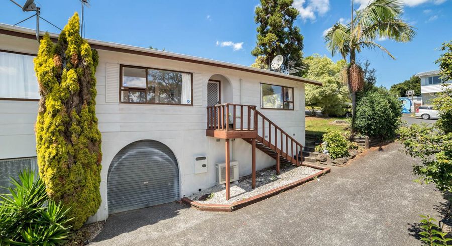  at 1/17 Lancelot Place, Glenfield, Auckland