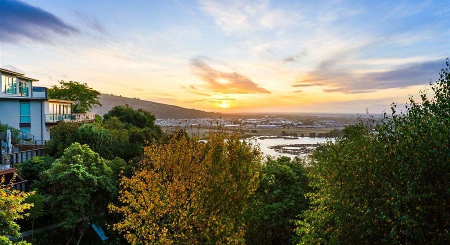  at 106 Cannon Hill Crescent, Mount Pleasant, Christchurch