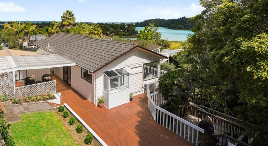  at 1 Standish Place, Bayview, Auckland