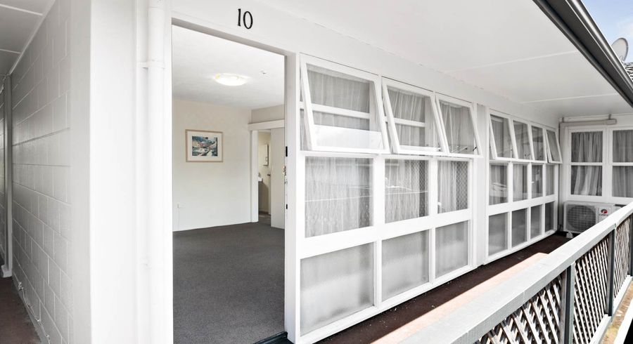  at 10/11 Tawera Road, Greenlane, Auckland