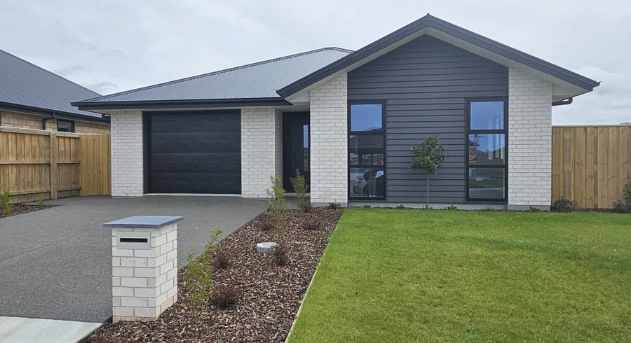  at 5 Weaver Street, Woodend
