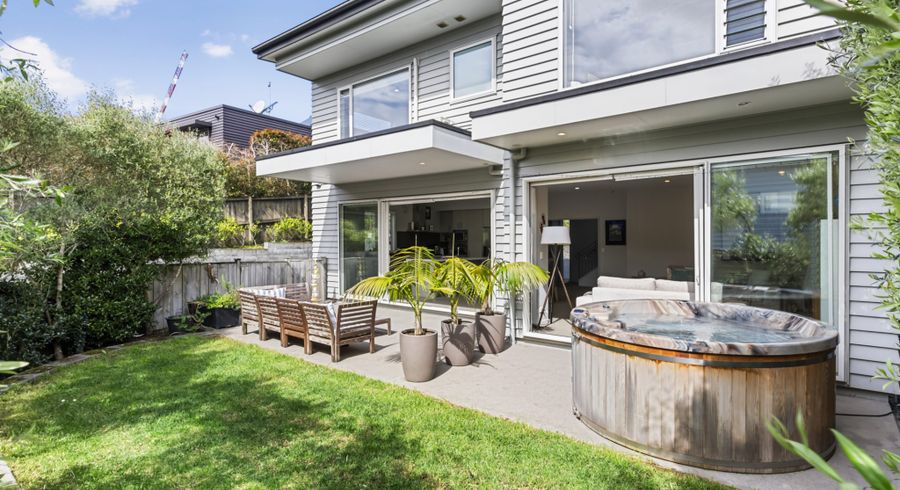  at 42 Rutherford Terrace, Meadowbank, Auckland
