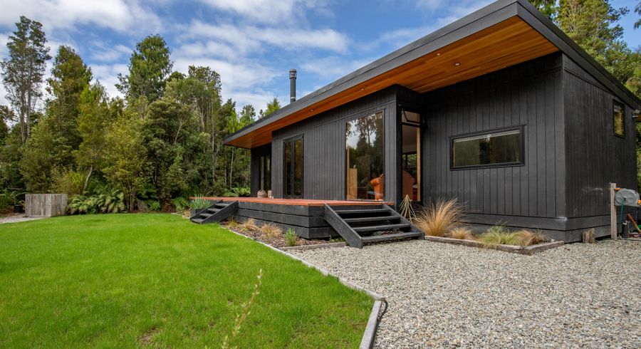  at 1 Jackson Place, Hokitika