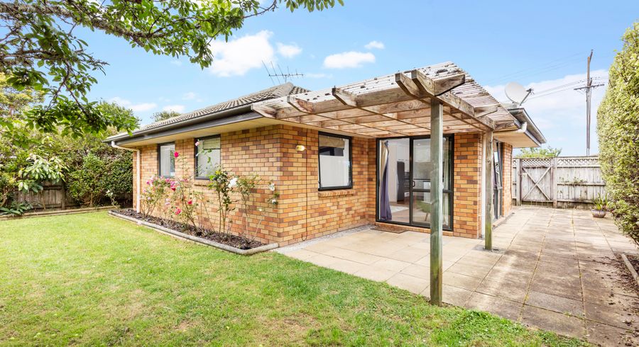  at 35 Greenpark Road, Penrose, Auckland