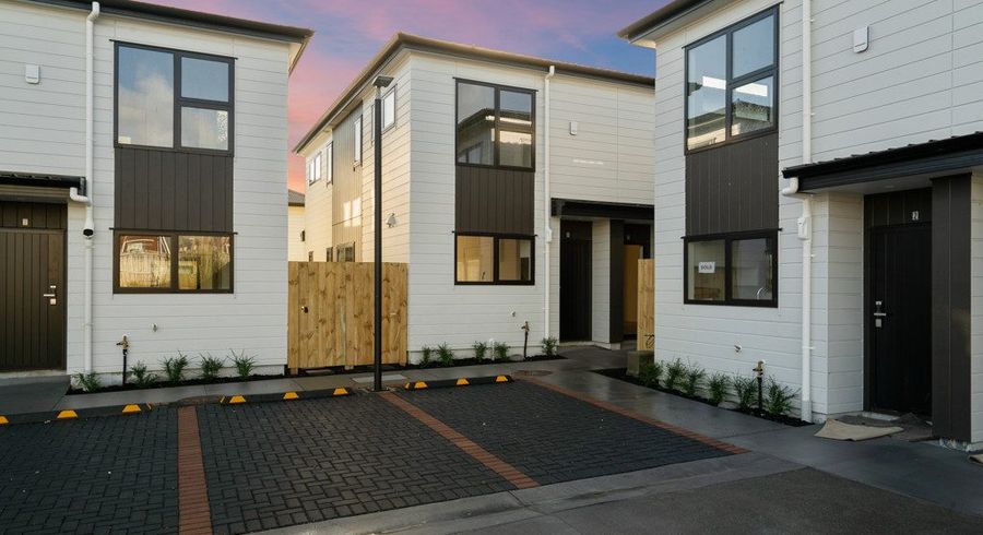  at 2/32 Tapuwae Way, Mangere Bridge, Manukau City, Auckland