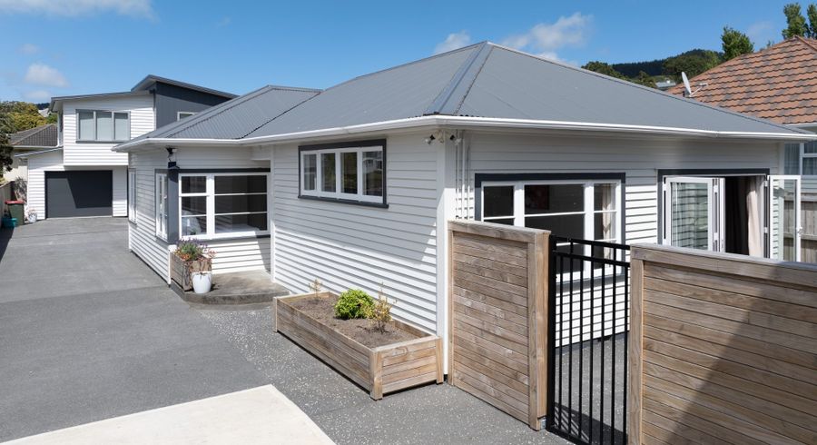  at 7A Romney Square, Tawa, Wellington