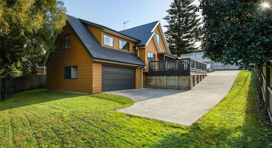  at 8 Surrey Lane, Glenview, Hamilton