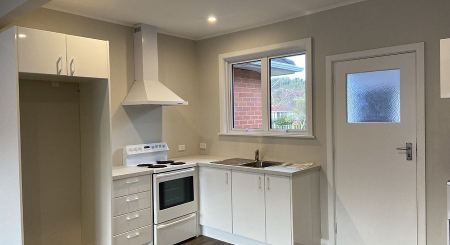  at 6 Mangaroa Hill Road, Maoribank, Upper Hutt, Wellington