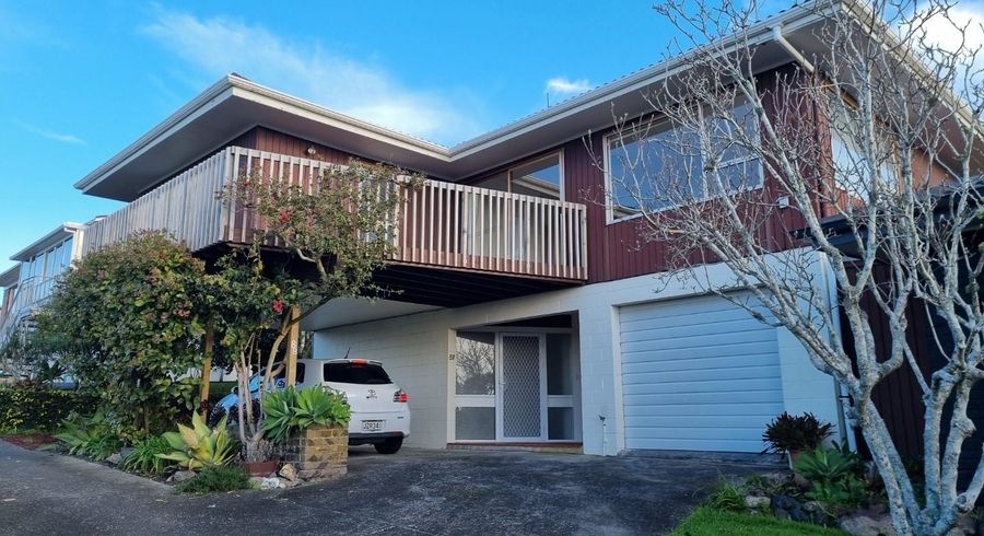  at 2/8B Newhaven Terrace, Mairangi Bay, North Shore City, Auckland
