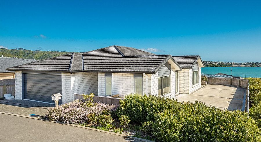  at 16 Ken Douglas Drive, Aotea, Porirua