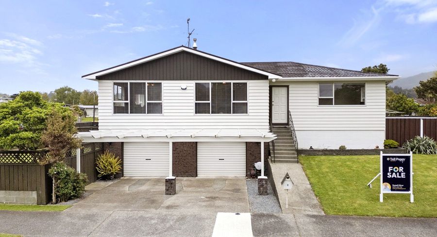  at 4 Monterey Place, Totara Park, Upper Hutt