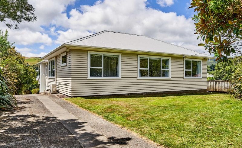  at 13 Kereru Bend, Tawa, Wellington