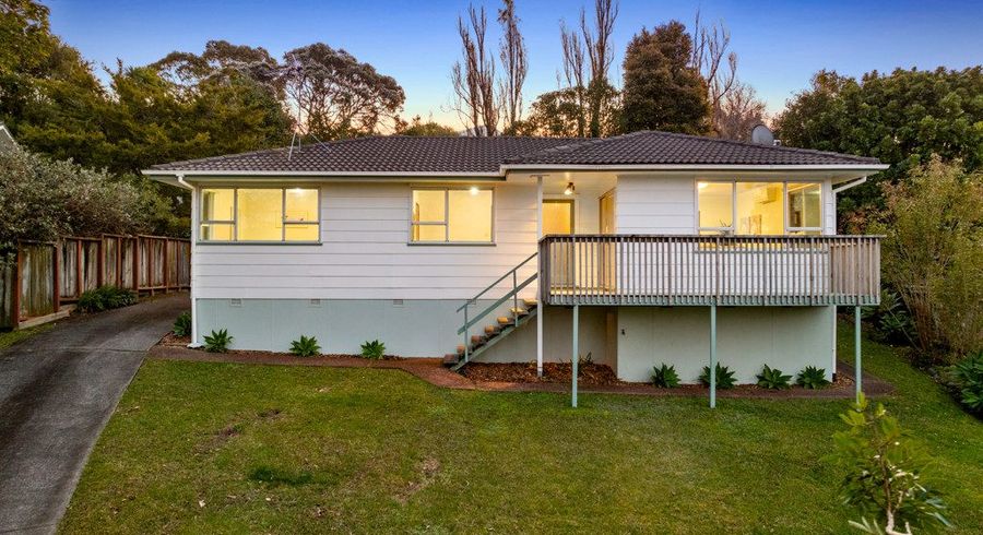  at 5 Tahu Crescent, Sunnynook, North Shore City, Auckland