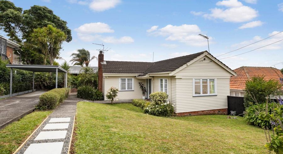  at 4 Locke Avenue, Hillsborough, Auckland City, Auckland