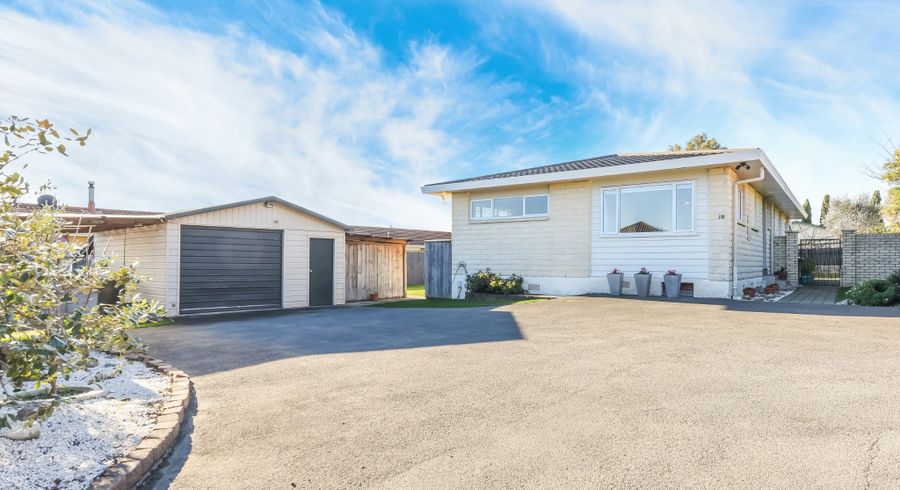  at 38 Farnham Drive, Richmond