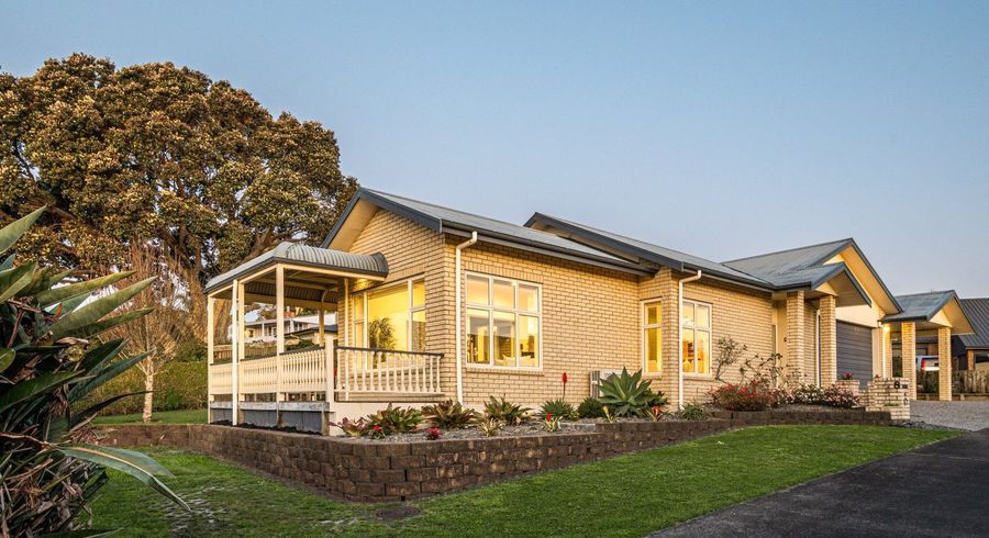  at 8 Fallsbrook Lane, Mangere Bridge, Auckland