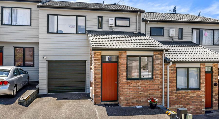  at 52/22 Northcross Drive, Oteha, Auckland