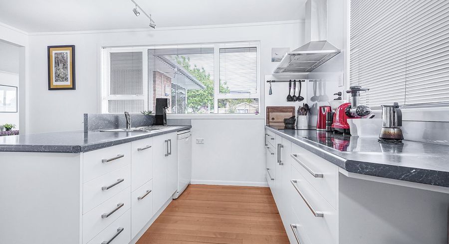  at 15 Glenview Terrace, Glenview, Hamilton, Waikato