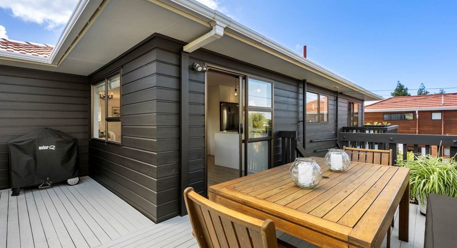  at 2/16 Channel View Road, Campbells Bay, Auckland