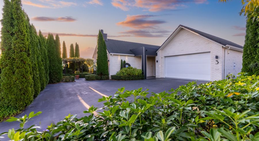  at 3 Featherstone Drive, Flagstaff, Hamilton