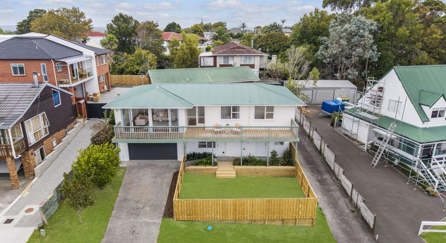  at 5 Hanson Place, West Harbour, Auckland