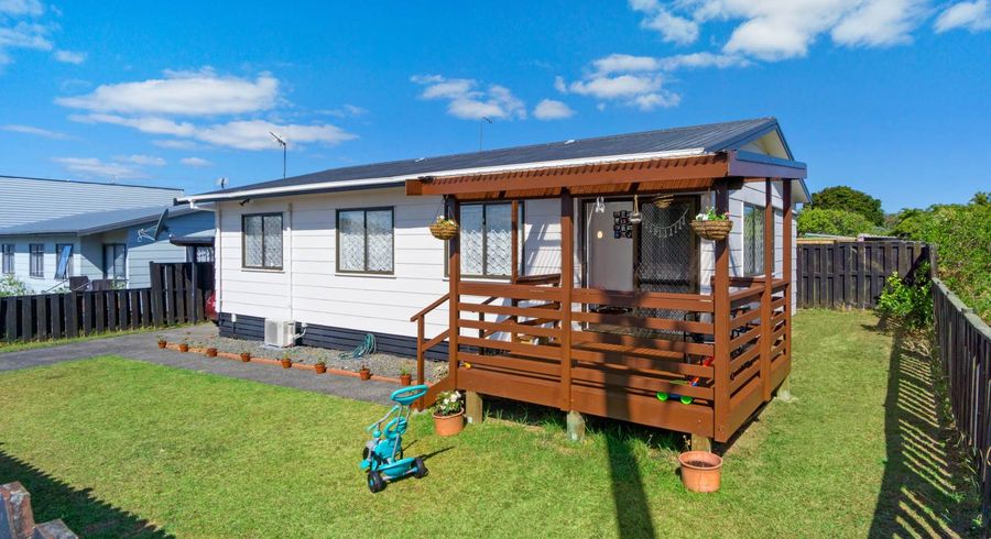  at 6 Barrys Road, Glendene, Auckland