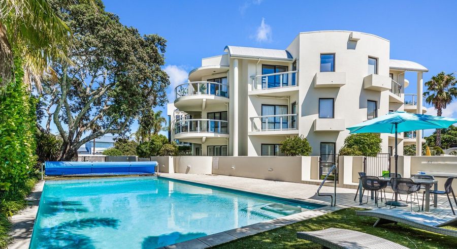  at 2B/4 Collins Street, Takapuna, Auckland