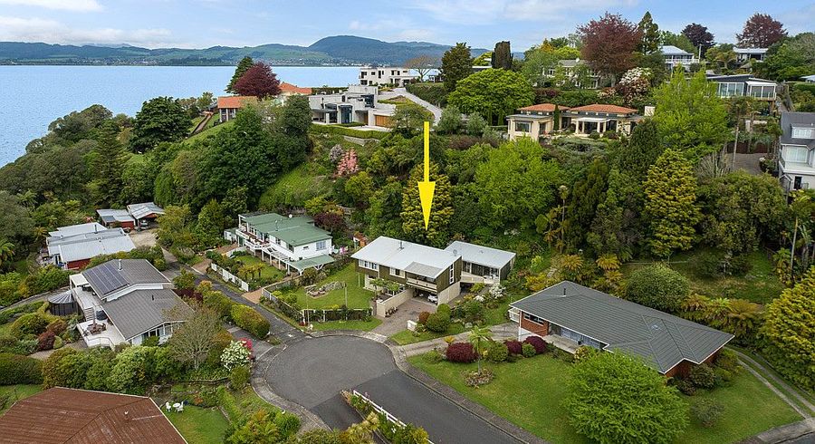  at 6 Manahi Avenue, Kawaha Point, Rotorua