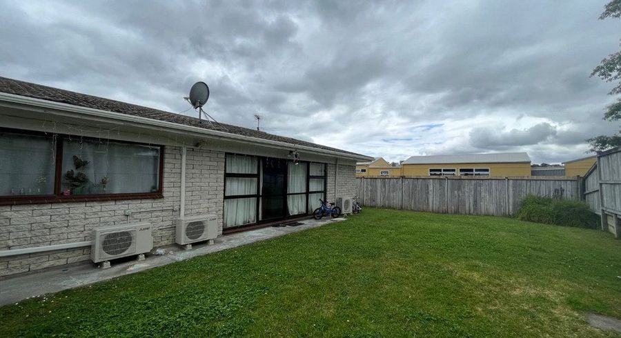  at 80 Millbrook Road (back house), Henderson, Waitakere City, Auckland