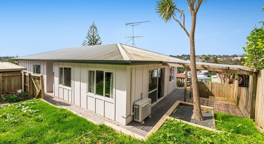  at 44a  Lysander Crescent, Beach Haven, North Shore City, Auckland