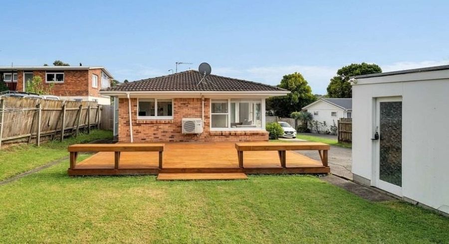  at 2/8 Wykeham Pl, Glenfield, North Shore City