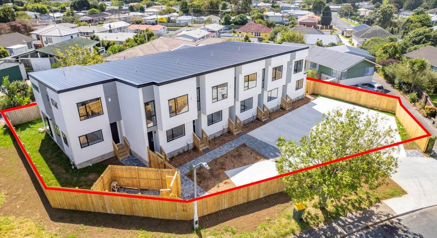  at 1/18 Larissa avenue, Henderson, Waitakere City, Auckland