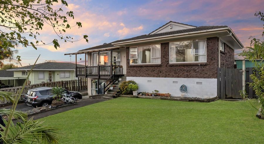  at 6 Courant Place, Clover Park, Auckland