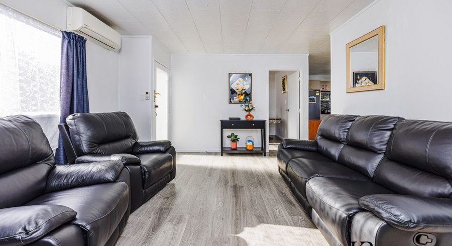  at 2/62 Redcrest Avenue, Red Hill, Papakura, Auckland
