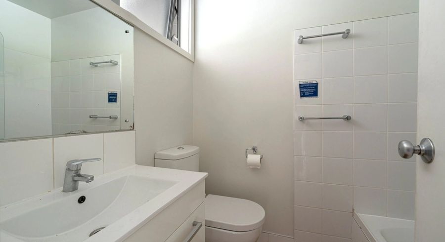  at 15/4 Lake Avenue, Frankton, Queenstown-Lakes, Otago