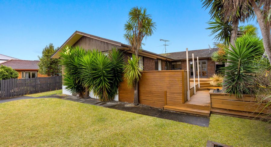  at 27 Dianne-Louise Drive, Half Moon Bay, Manukau City, Auckland