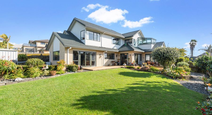  at 10 Capistrano Mews, Goodwood Heights, Auckland