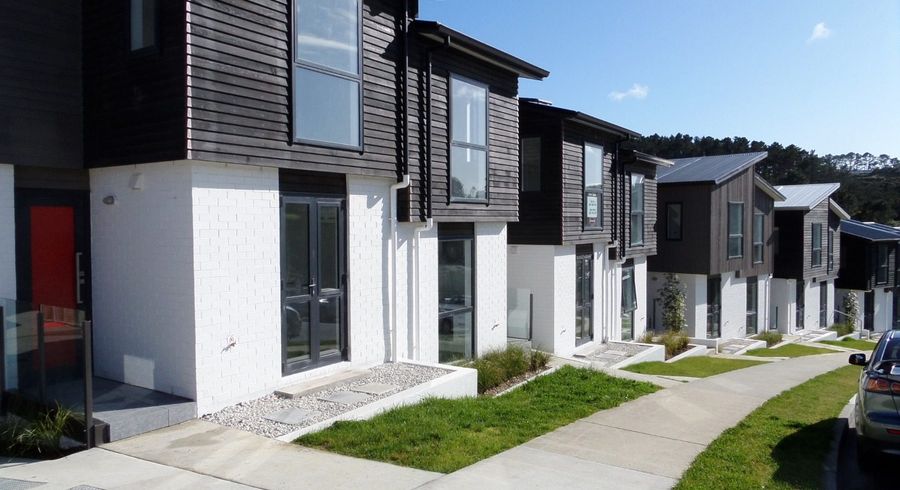  at 18/10 Silver Moon Road, Albany, North Shore City, Auckland