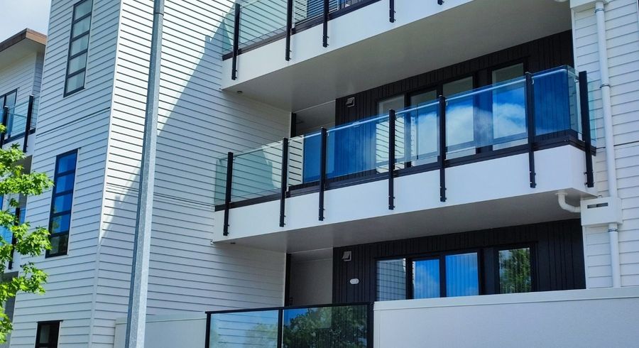  at 10/130 Stancombe Road, Flat Bush, Auckland